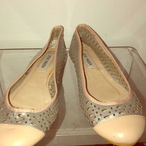 Steve Madden silver/ nude flats